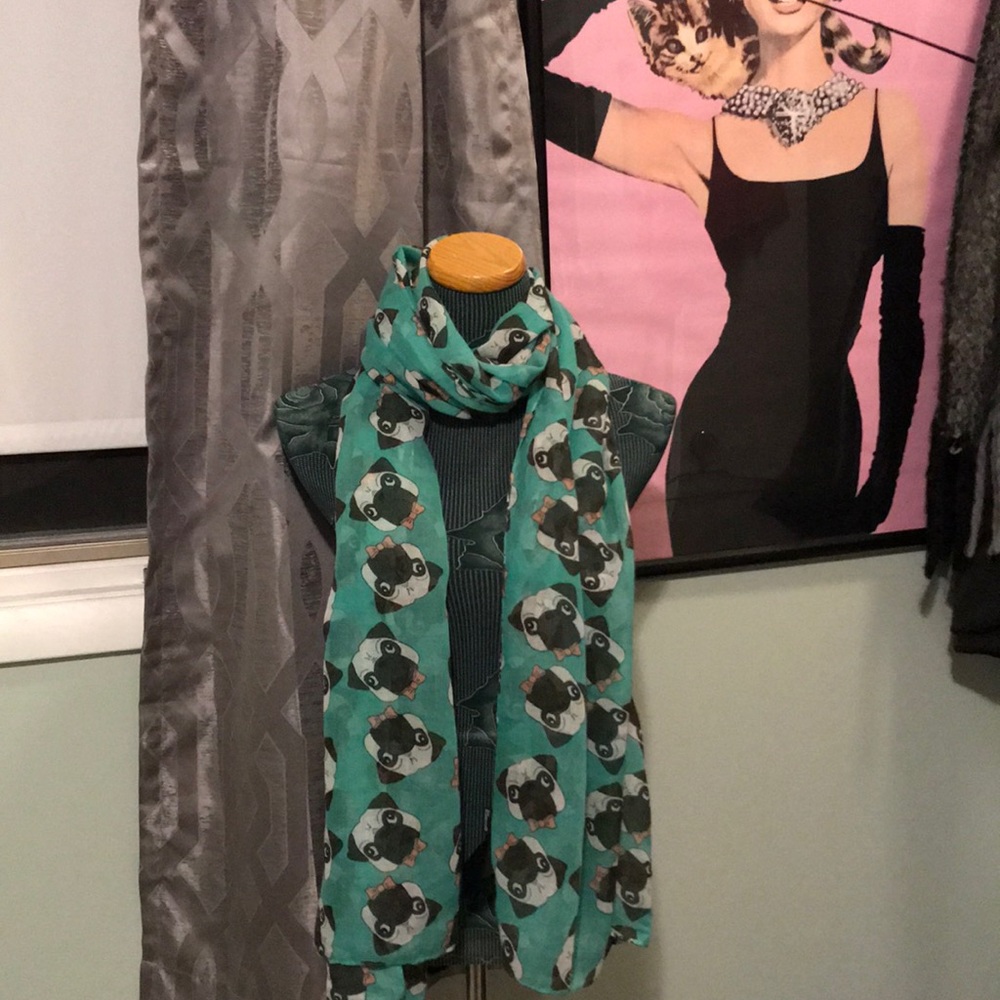 H&M Pug scarf